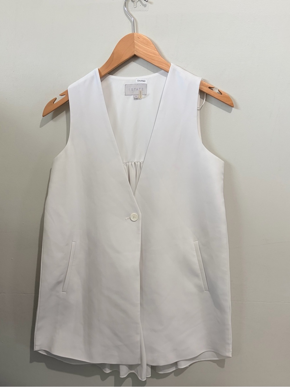 1.STATE White Pleated Chiffon Back Longline Vest - Size XS